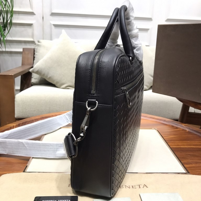 Italian original custom-made tire cowhide   Luxury handmade seamless weaving Counter original single gunmetal color accessories    Strong business atmosphere Low-profile  leather the more you use it, the more oily    Mul