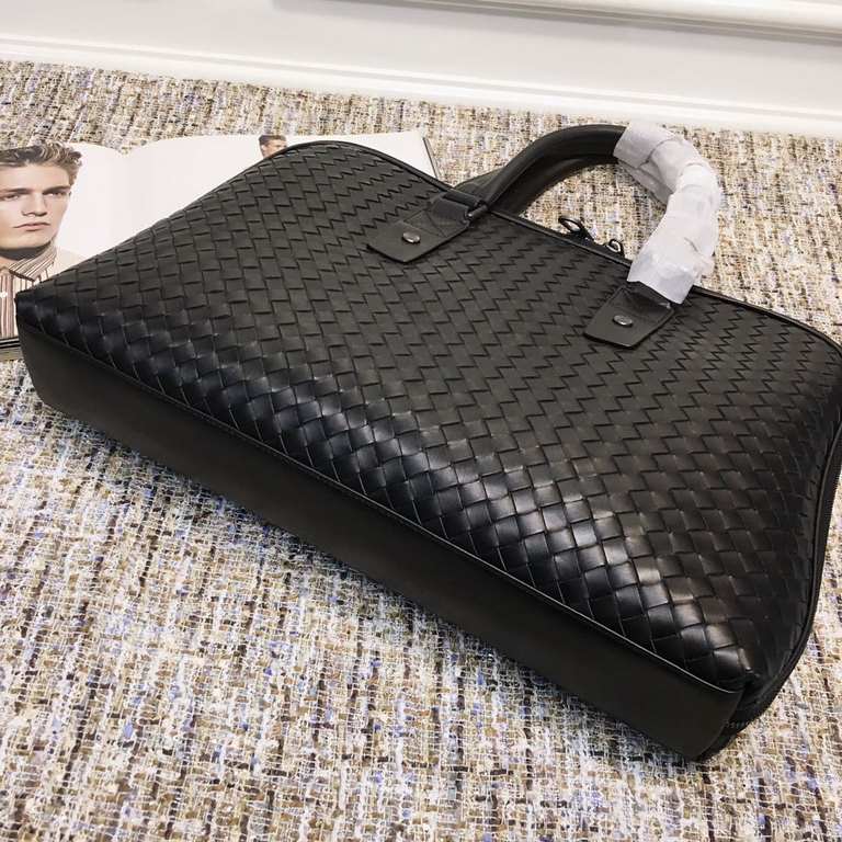 Men's Briefcase Tire Cowhide Leather Luxurious Handmade Seamless Weaving The more you use it, the shinier the leather becomes, Multi-compartments New Design Black size37730cm