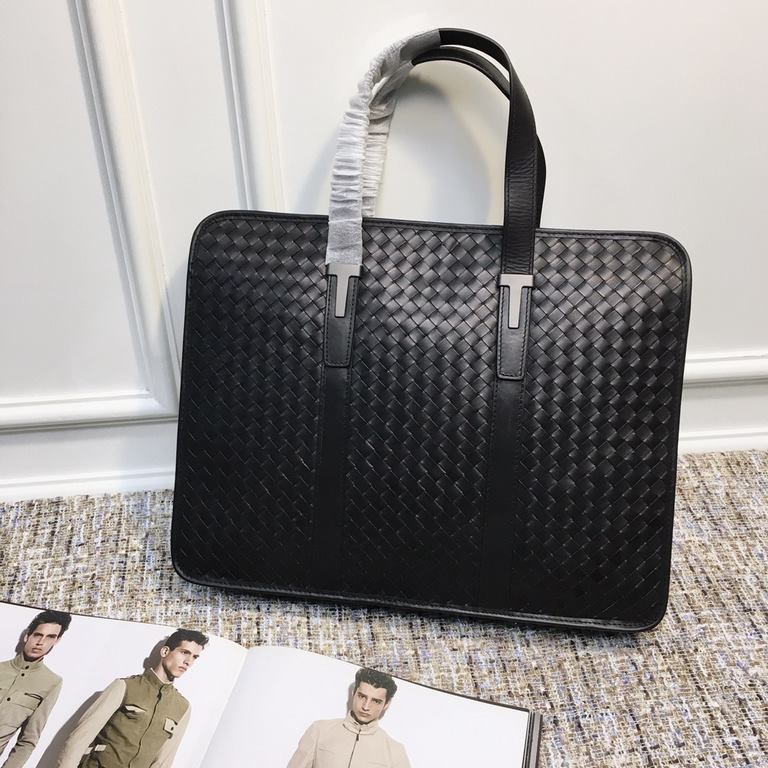 Briefcase ~ the use of Italian custom-made original cowhide, hand-woven Leather fine   feel   low-profile Temperament personality Men's top single product    middle zipper compartment   (no shoulder strap design)  size 4