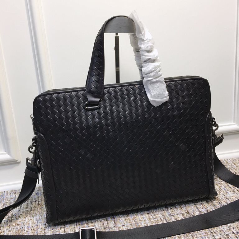 Double zipper ~ briefcase   Italy imported fetal cowhide, hand-woven Successful men's essential models! Size 39cm