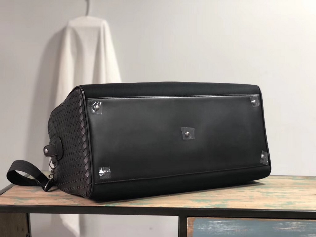 New men's bag, tire cowhide   linen   Luxury handmade seamless weaving Counter original gunmetal color accessories    Strong business breath Low-profile  Leather the more you use it, the more oily    Multi-compartment Ne