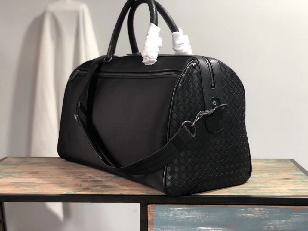 New men's bag, tire cowhide   linen   Luxury handmade seamless weaving Counter original gunmetal color accessories    Strong business breath Low-profile  Leather the more you use it, the more oily    Multi-compartment Ne