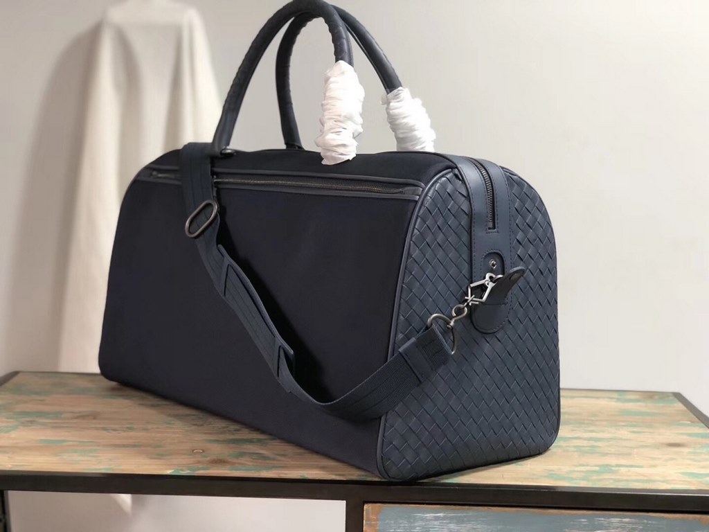 New men's bag, tire cowhide   linen   Luxury handmade seamless weaving Counter original gunmetal color accessories    Strong business breath Low-profile  Leather the more you use it, the more oily    Multi-compartment Ne