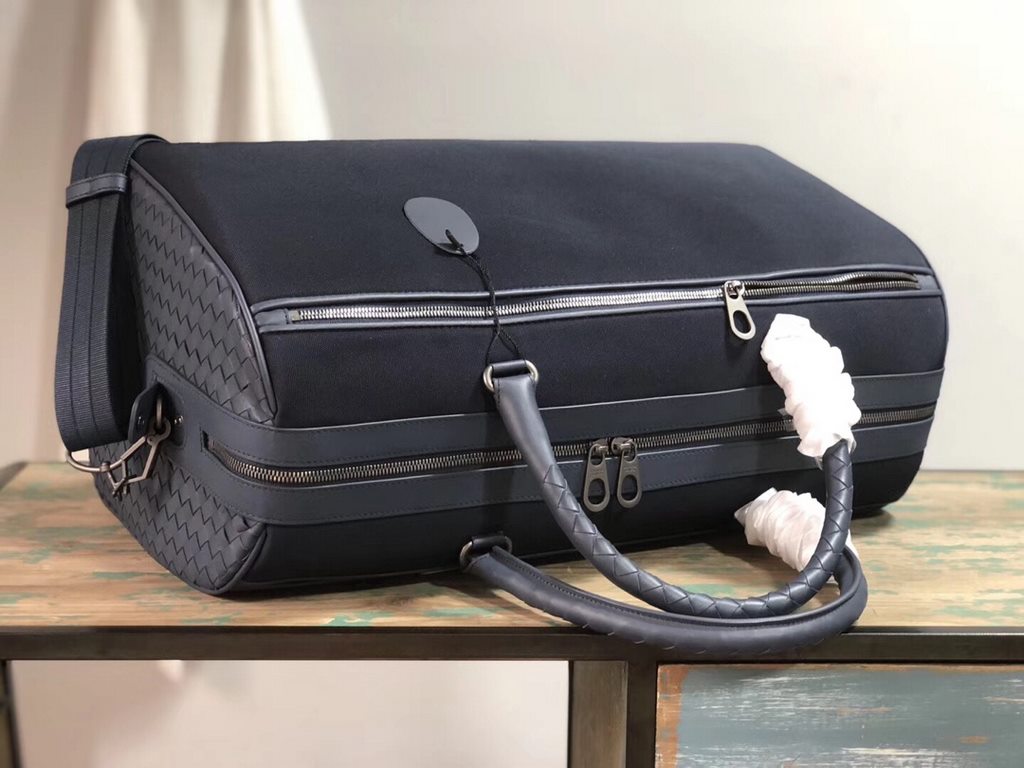 New men's bag, tire cowhide   linen   Luxury handmade seamless weaving Counter original gunmetal color accessories    Strong business breath Low-profile  Leather the more you use it, the more oily    Multi-compartment Ne