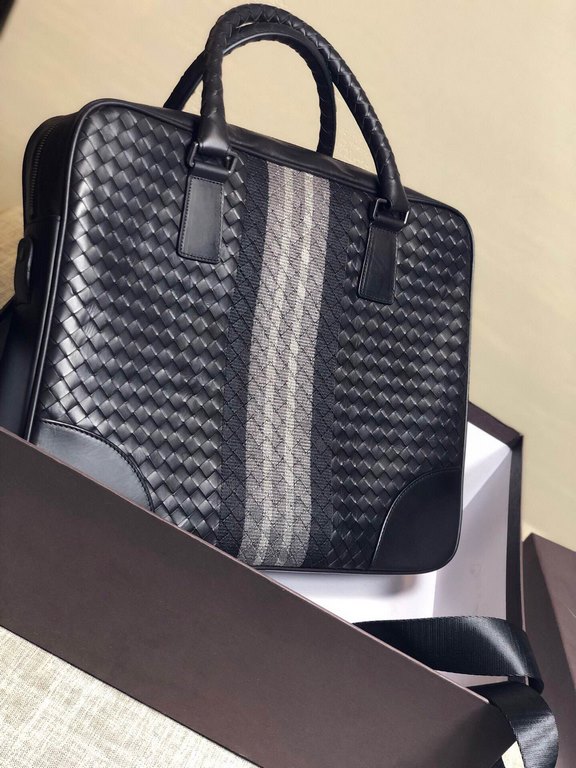 Briefcase Italian original customized fetal cowhide leather weaving   embroidery fabric   Luxury handmade seamless weaving Counter-original single gunmetal color accessories    Strong business breath Low-profile  Leather