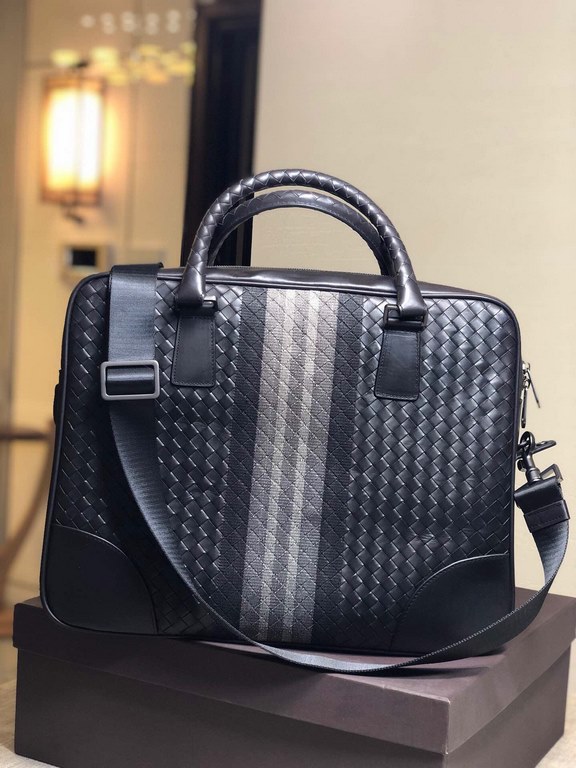 Briefcase Italian original customized fetal cowhide leather weaving   embroidery fabric   Luxury handmade seamless weaving Counter-original single gunmetal color accessories    Strong business breath Low-profile  Leather