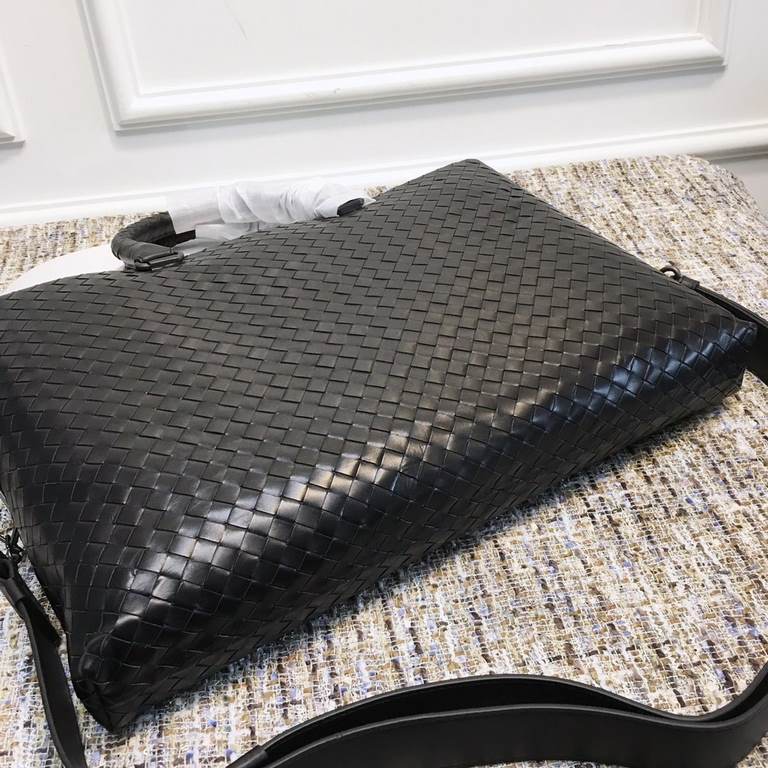 Briefcase   whole body soft Italian customized fetal cowhide, soft and comfortable leather, hand-woven to create a three-dimensional sense of dense and orderly, large-capacity practical models    black   size 40  7  27cm