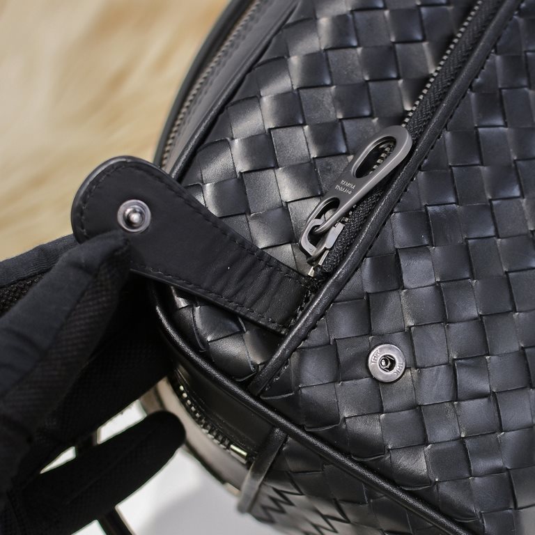 BV-latest men's handbag   original quality official synchronization using the top waxed tire cowhide feel awesome counter original hardware unique design style perfect to the extreme details of exquisite workmanship atmo