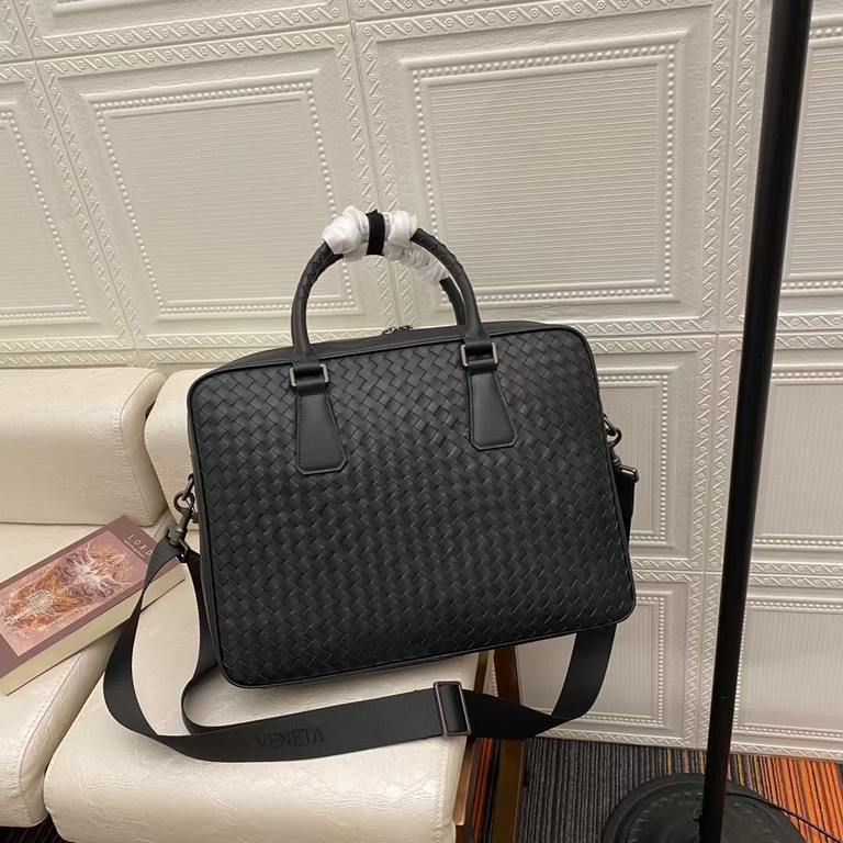 ￥Bv Men's Bags Briefcases Men's Handbags Because every cell in their body is full of youthful vitality, what they are pursuing is the quality of life, a mature state of mind, Imported waxed cowhide woven briefcases, silv