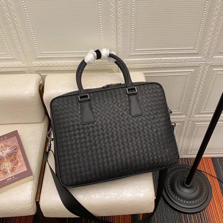 ￥Bv Men's Bags Briefcases Men's Handbags Because every cell in their body is full of youthful vitality, what they are pursuing is the quality of life, a mature state of mind, Imported waxed cowhide woven briefcases, silv