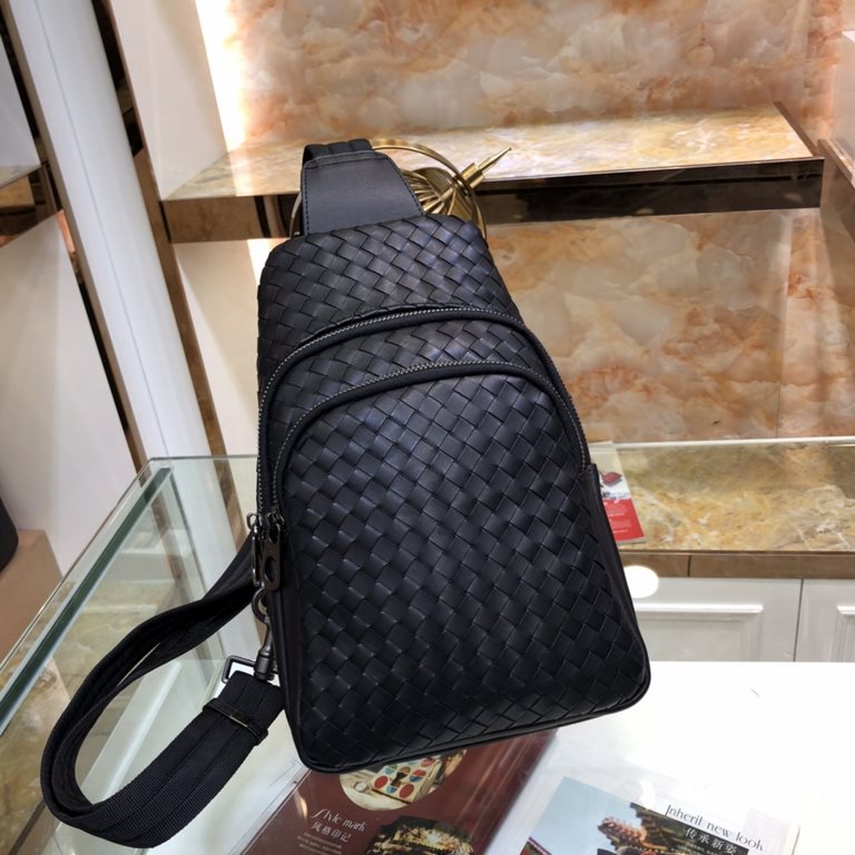 Bv men's bags chest bag, tends to be simple mainly Leather is destined to become the focus  to details embellished with styling interpretation of men's fashion business style    imported waxed cowhide calm and low-profil