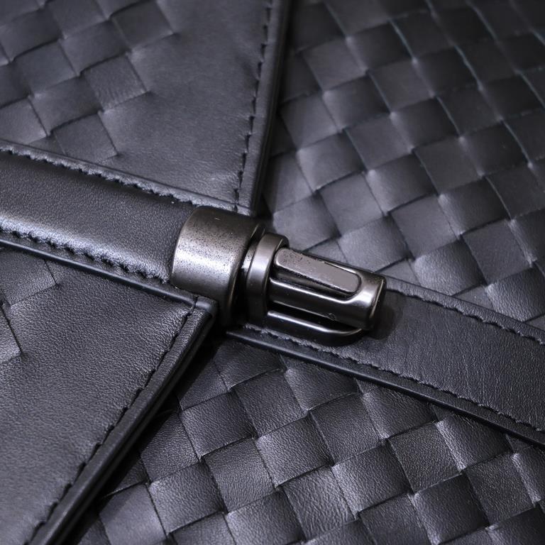 BV-latest men's crossbody bag   original quality official synchronization using the top waxed tire cowhide feel awesome counter original hardware unique design style perfect to the extreme details of the workmanship exqu