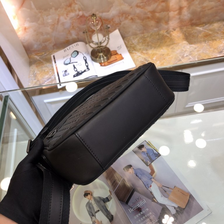 BV Men's Shoulder Small Crossbody Messenger Bag  Bag type are so simple no LOGO秘秘all the same for the world Upholding the traditional handmade  Imported waxed cowhide weaving gunmetal color electrophoresis accessories   