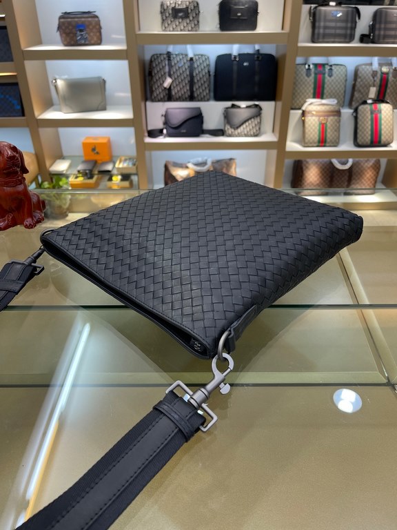 Model L8003 # top original single goods BV counter classic models, Guo Tao with the same models, head layer fetal cowhide, high-end atmosphere, fashion and taste, using smooth zipper, Italian calf leather, soft and comfo