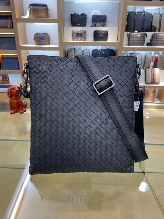 Model L8003 # top original single goods BV counter classic models, Guo Tao with the same models, head layer fetal cowhide, high-end atmosphere, fashion and taste, using smooth zipper, Italian calf leather, soft and comfo