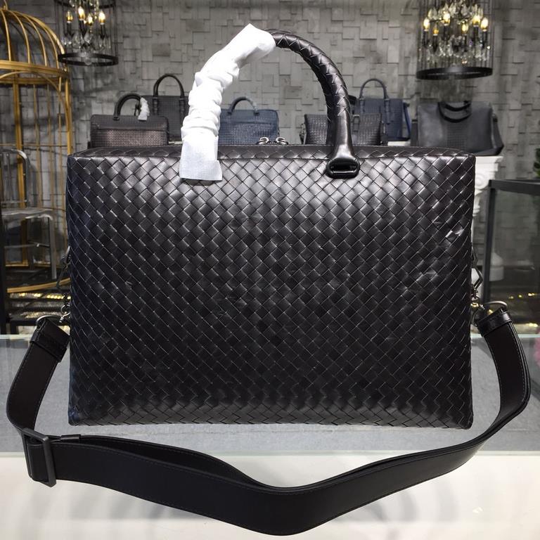 Men's top customized briefcase  No logo as well known to the world Adhering to the tradition of handmade  Tire cowhide leather seamless weaving Gunmetal color electrophoresis accessories   ♂Low-profile and practical Leat