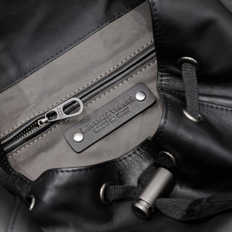 BV-latest men's shoulder bag   original quality official synchronization using the top waxed tire cowhide feel awesome counter original hardware unique design style perfect to the extreme details of the workmanship exqui