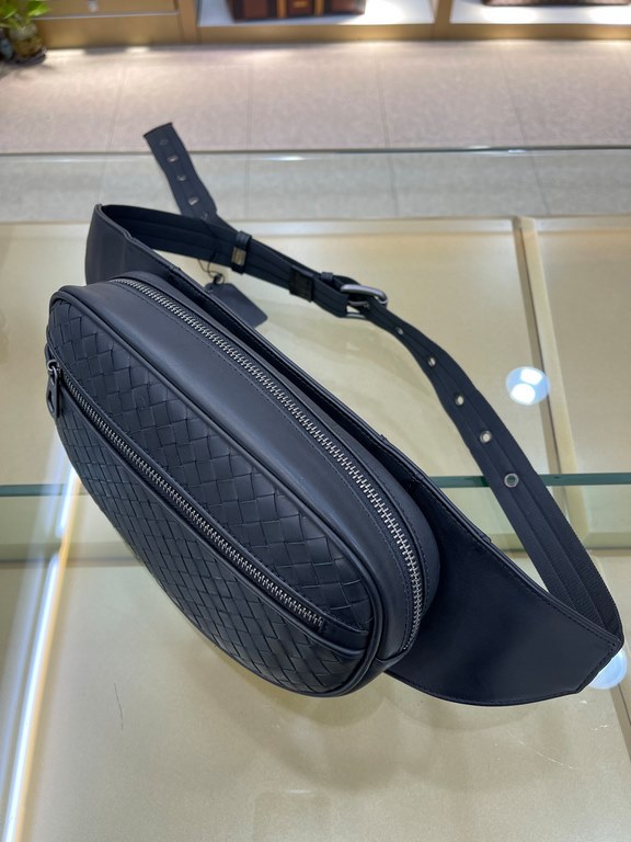 The original official website model 8077 # top original single goods BV counter fashion waist bag, head layer fetal cowhide, high-end atmosphere, fashion and taste, using smooth zipper, Italian calf leather, soft and com