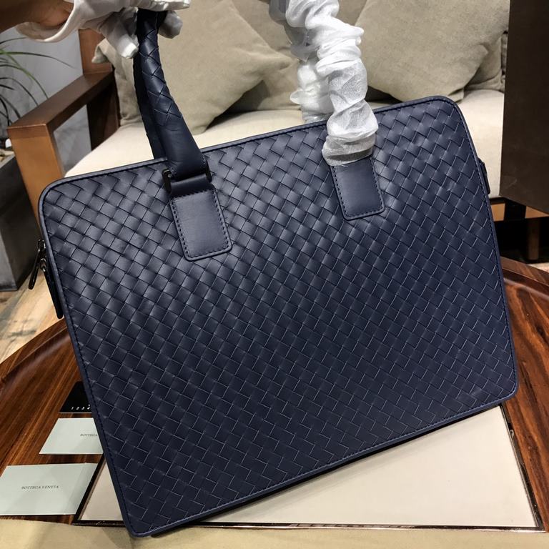 Woven briefcase Imported fetal cowhide leather hand-woven Zipper closureHighest quality on the net Size 38829cm