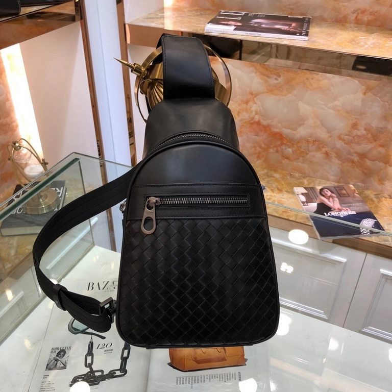 Bv men's bags chest bag, tend to be simple mainly leather is destined to become the focus  to details embellished with styling interpretation of men's fashion business style    imported waxed cowhide calm and low-key pra