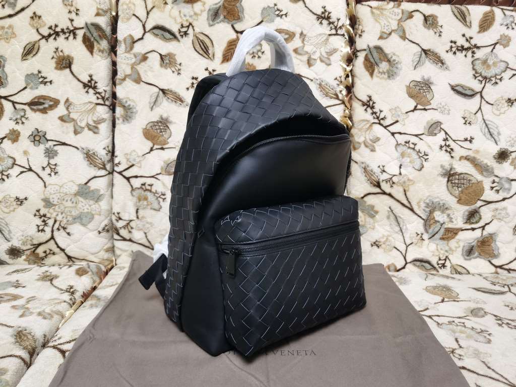 80188108B new woven calfskin shoulder bag ~ ~ ~ ~ iconic intrecciato 15 woven craftsmanship, exquisite interpretation of the new size, front zipper pocket, adjustable padded shoulder strap, inner space for organizing tab