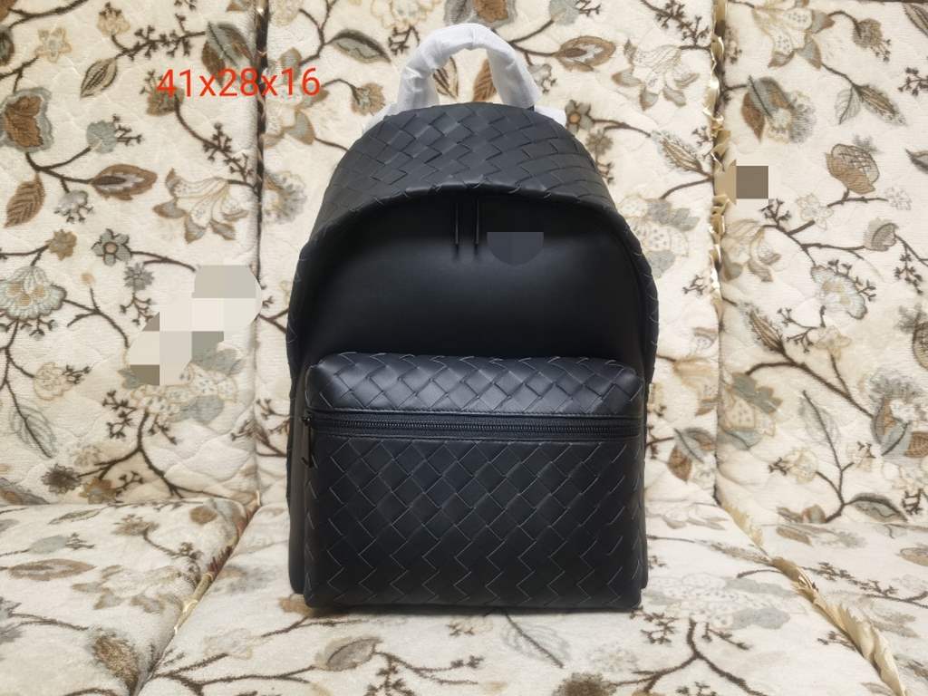 80188108B new woven calfskin shoulder bag ~ ~ ~ ~ iconic intrecciato 15 woven craftsmanship, exquisite interpretation of the new size, front zipper pocket, adjustable padded shoulder strap, inner space for organizing tab