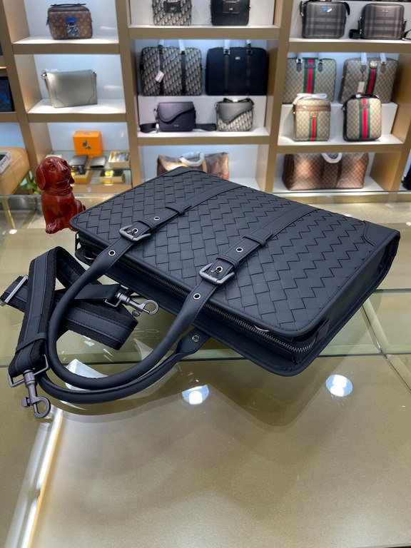 Original official website model L1001# top original single goods BV counter shoulder backpack, head layer fetal cowhide, high-end atmosphere, fashionable and tasteful, with smooth zipper, Italian calf leather, soft and c