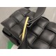 Bv 2022 FallWinter New Cassette Medium Pillow Bag 717506 The classic woven craftsmanship and chubby padded design of the pillow bag has developed into a family series and has become the ace of the new Bottega bags   Fash