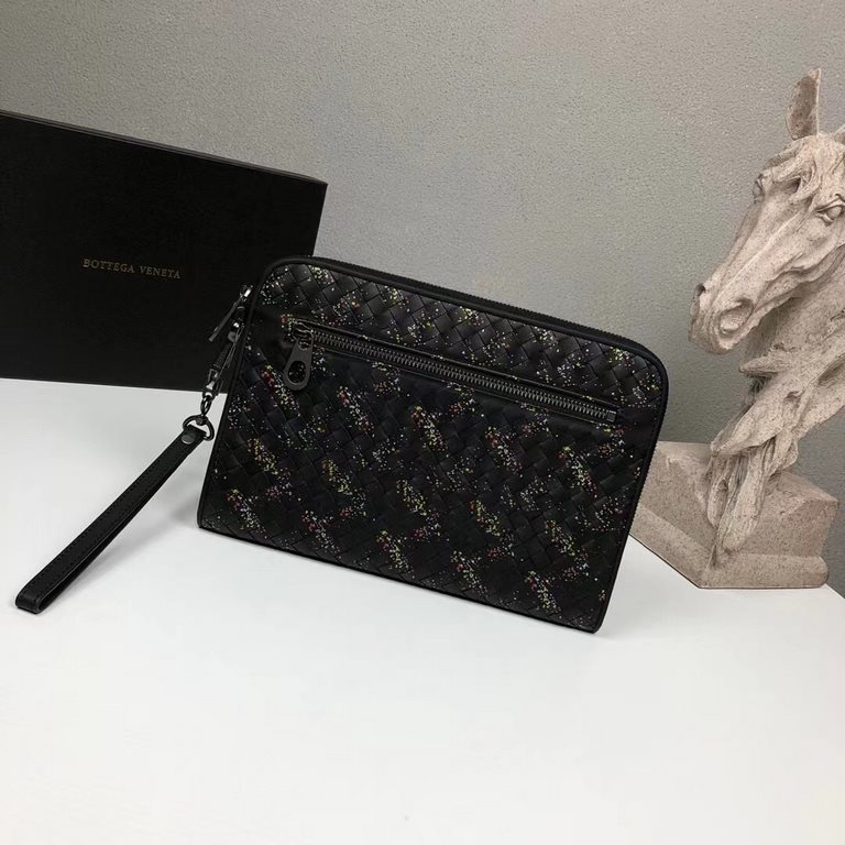 [WITH BOX] New Bottega BV Clutch   Small Clutch Size 27X20X2 cm, this compact organizer, made of imported waxed cowhide leather, hand-woven, with multiple carrying options, doubles as a wallet. The fully leather lined in