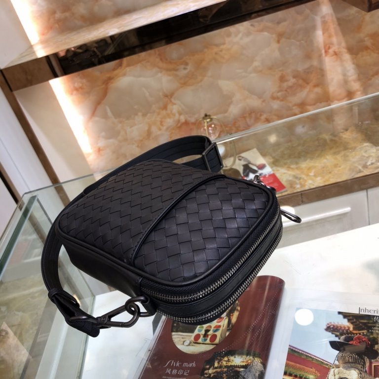 BV top official website explosion simple and generous men's small shoulder bag  cell phone bag listed original single production both fashionable and casual to bring a sense of quite atmospheric appearance at the same ti