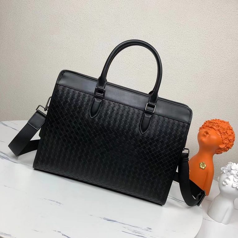 Bv   Bottega   original single real shot    men's briefcase   using imported waxed cowhide leather hand-woven leather the more you use the more oily, delicate leather feel full of perfect, the bag's overall version of th