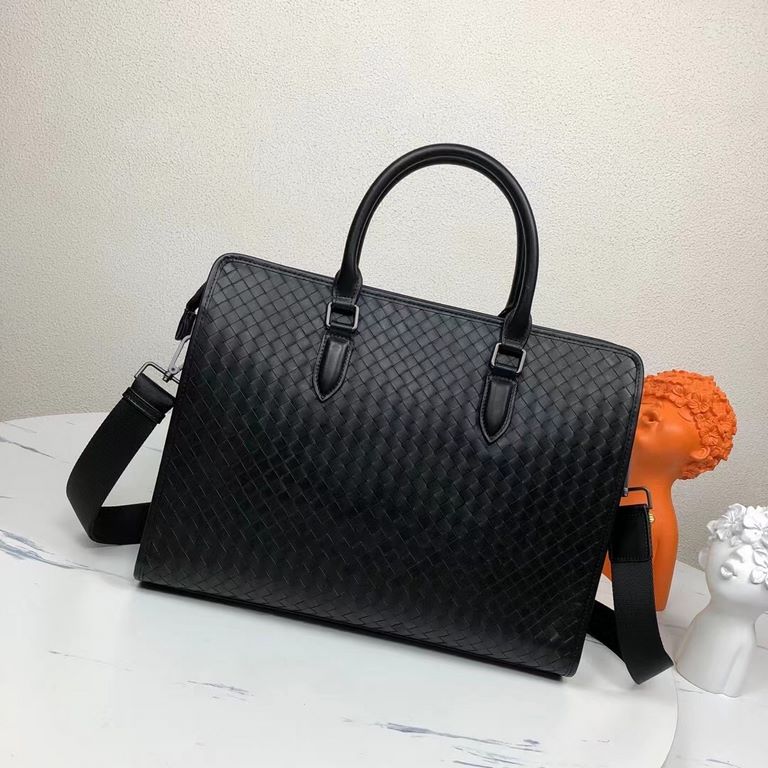 Bv   Bottega   original single real shot    men's briefcase   using imported waxed cowhide leather hand-woven leather the more you use the more oily, delicate leather feel full of perfect, the bag's overall version of th