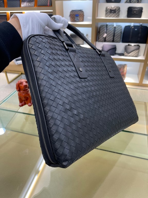 Original official website model L3501 # top original single goods BV counter shoulder backpack, head layer fetal cowhide, high-end atmosphere, fashion and taste, with smooth zipper, Italian calf leather, soft and comfort