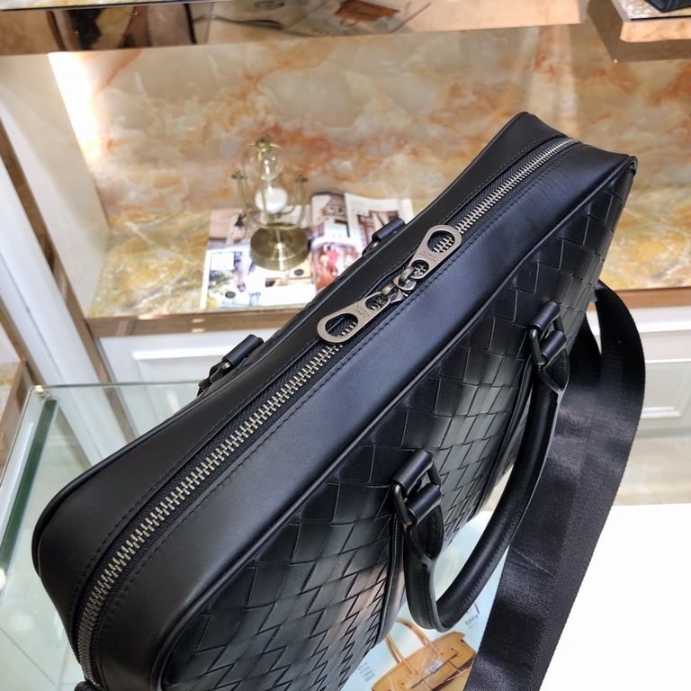 Bv Men's Bags Briefcases Men's Handbags Because every cell in their body is full of youthful vitality, what they are pursuing is the quality of life, a mature state of mind, Imported waxed cowhide leather wide stripes wo