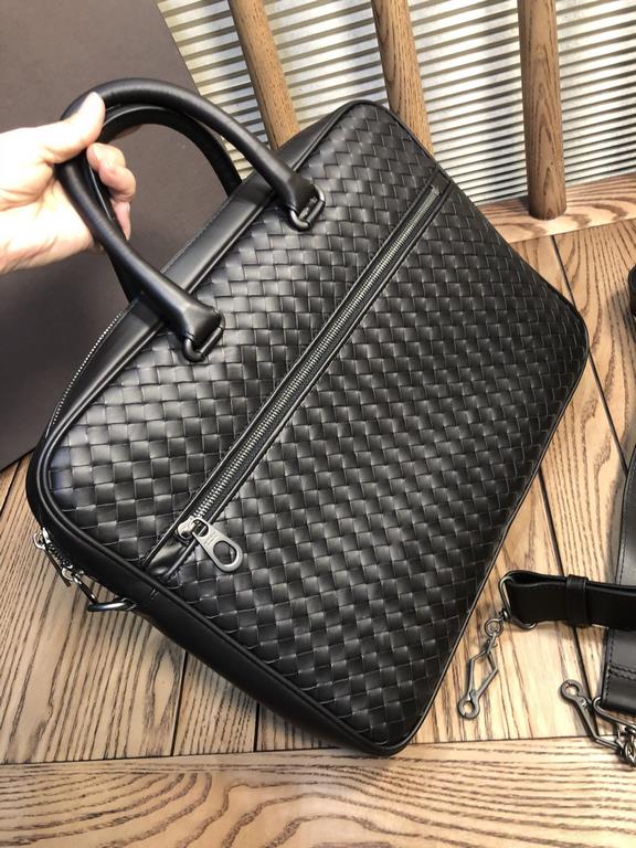 Because every cell in their body is full of youthful vigor, the pursuit of the quality of life, is a mature state of mind, imported fetal cattle briefcase, fashion casual sunshine, size, 37  27  5