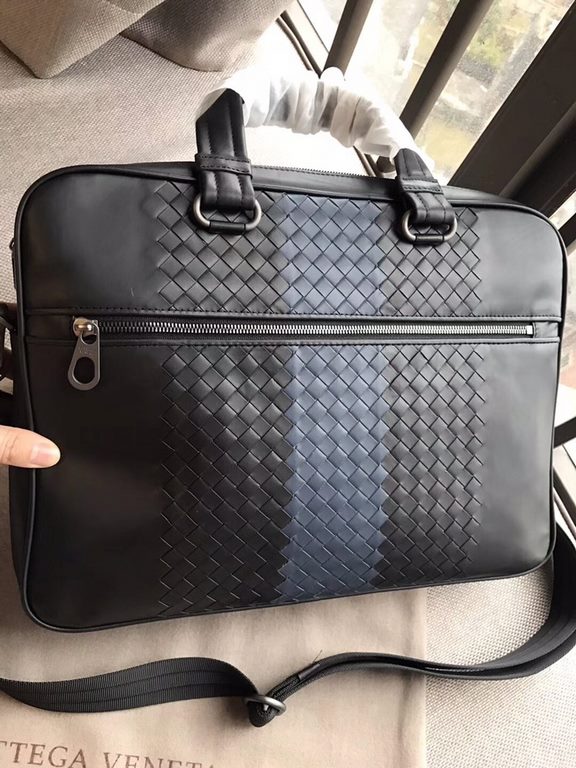 Briefcase Adorned with a new sleek woven patchwork style and lightweight shape, this briefcase is crafted in bespoke Italian fetal cowhide leather with two exterior zippered pockets. Lined with the latest counter apricot