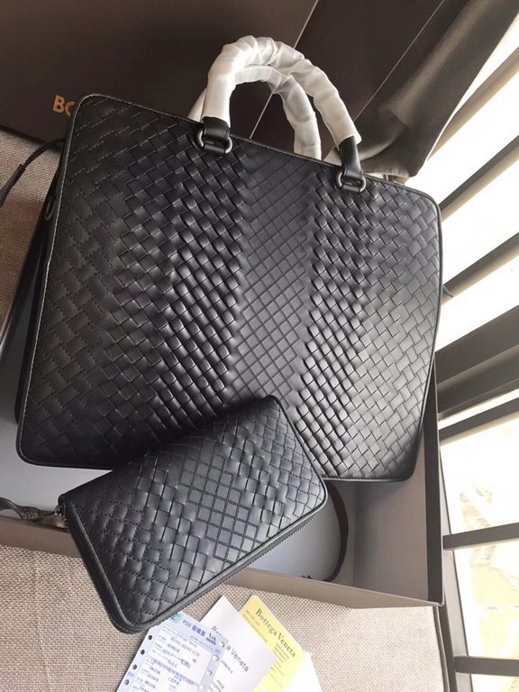 Made in Italy customized original fetal cowhide, handmade 3D view weaving B series of strong most difficult to make products bag shaping perfect Leather soft and tough   feel   low-profile temperament personality high me