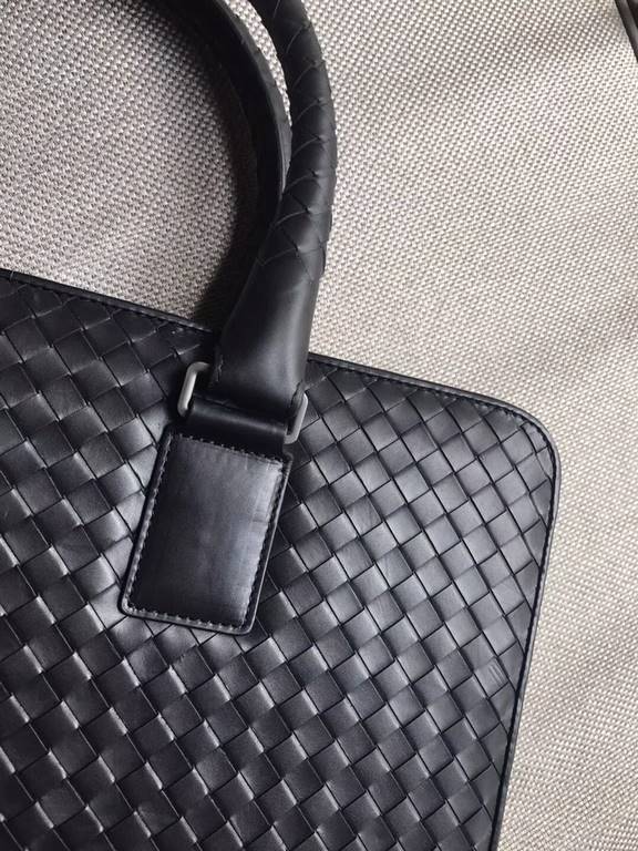 Casual bag   Italian customized fetal cowhide Leather is soft and comfortable, pure hand-woven to create a top briefcase, rich in three-dimensional sense, dense and orderly Size 38x9x29cm