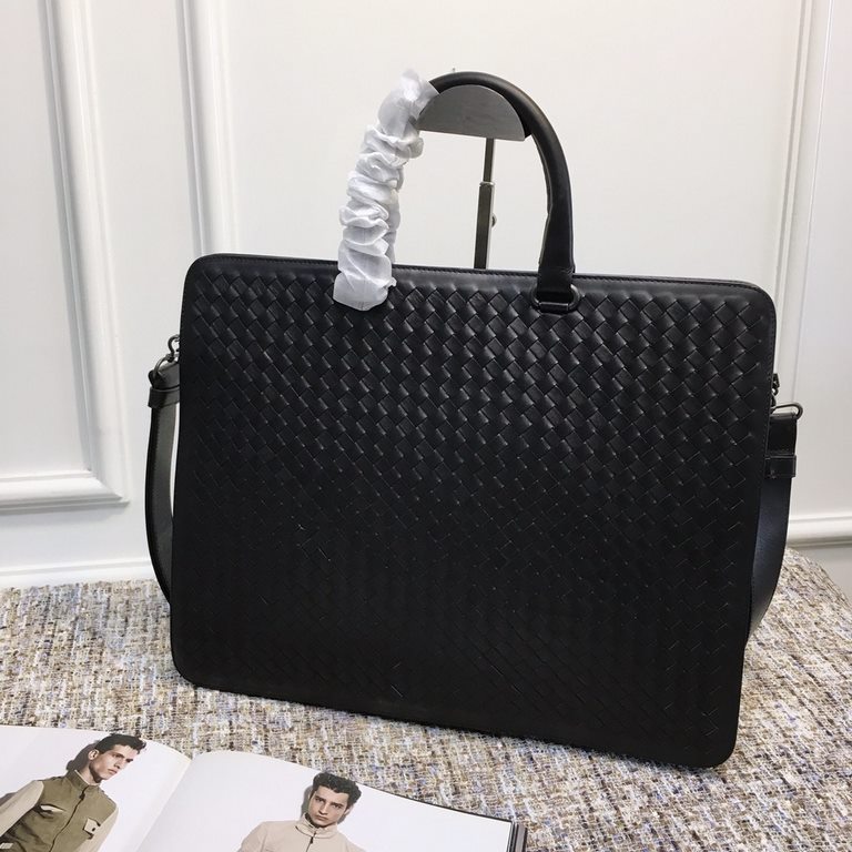 Thin section hard-ring briefcase Italian tire cowhide, hand-woven, low-key brand   Size 41.5432.5cm