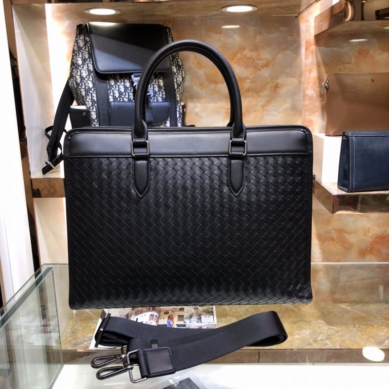 Bv   Bottega   original single real shot    men's briefcase   using imported waxed cowhide leather hand-woven leather the more you use the more oily, delicate leather feel full of perfect, the bag's overall version of th