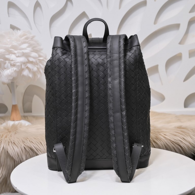 BV-latest men's shoulder bag   original quality official synchronization using the top waxed tire cowhide feel awesome counter original hardware unique design style perfect to the extreme details of exquisite workmanship