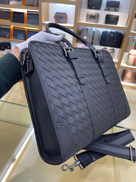 Original official website model L1001# top original single goods BV counter shoulder backpack, head layer fetal cowhide, high-end atmosphere, fashionable and tasteful, with smooth zipper, Italian calf leather, soft and c