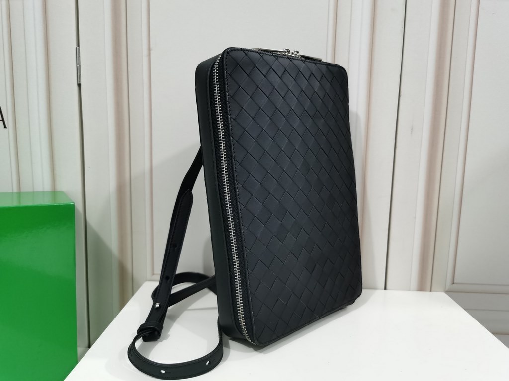 [BV Waxed Tire Cowhide Crossbody Bag] 2022 counter explosion crossbody bag, unisex models   graphite black    ,Counter models, original quality.