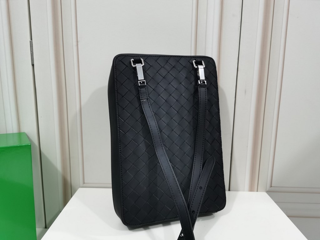 [BV Waxed Tire Cowhide Crossbody Bag] 2022 counter explosion crossbody bag, unisex models   graphite black    ,Counter models, original quality.