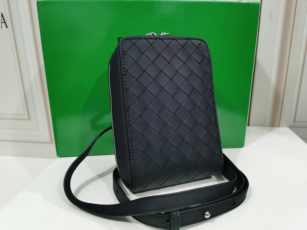 [BV Waxed Tire Cowhide Crossbody Bag] 2022 counter explosion crossbody bag, unisex models   graphite black    ,Counter models, original quality.