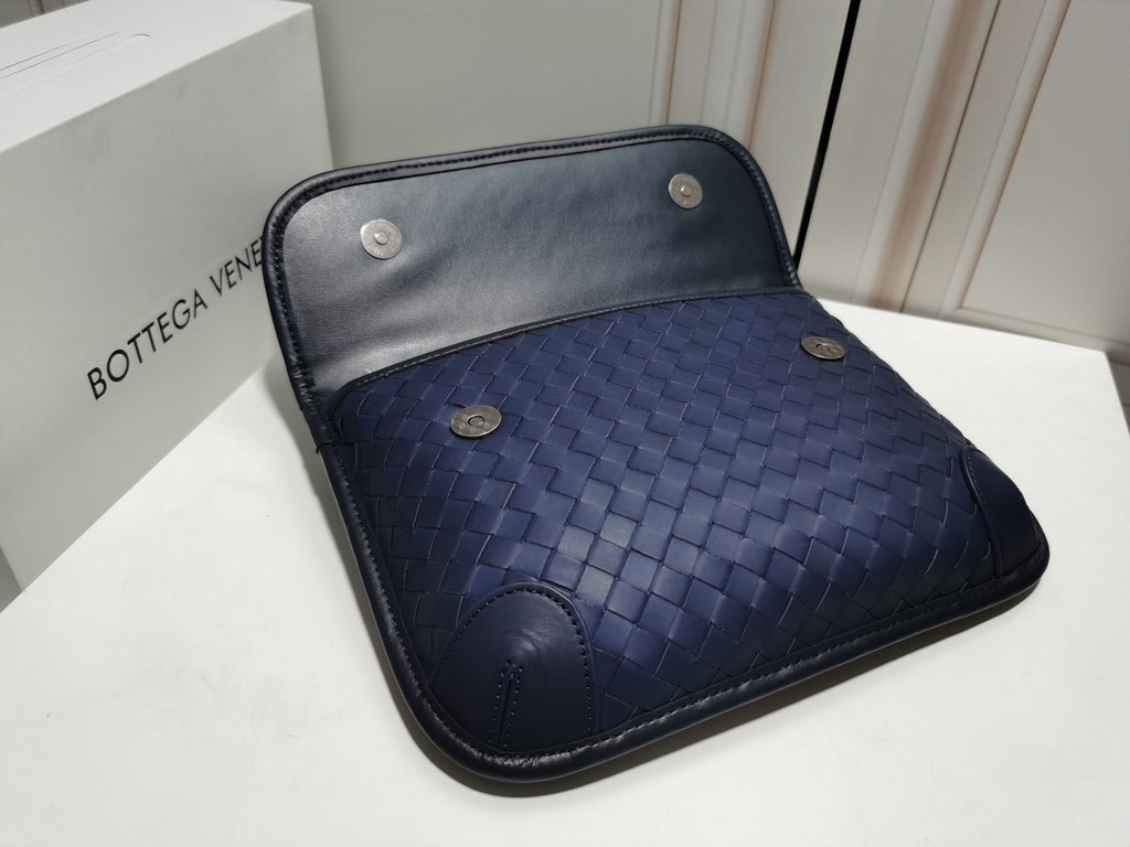 BV original single waxed tire cowhide crossbody chest bag] diamond blue, crossbody, chest bag two ways to carry. The same model as the counter! Original quality! 26x17x4cm