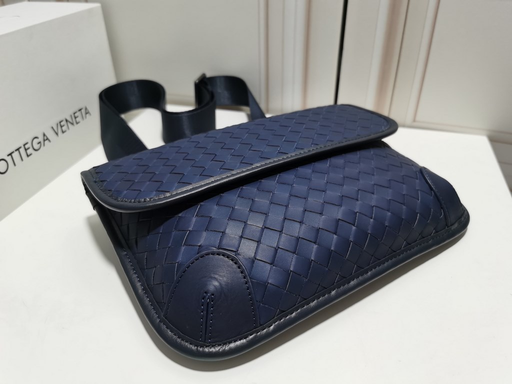 BV original single waxed tire cowhide crossbody chest bag] diamond blue, crossbody, chest bag two ways to carry. The same model as the counter! Original quality! 26x17x4cm