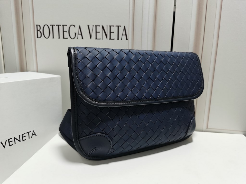 BV original single waxed tire cowhide crossbody chest bag] diamond blue, crossbody, chest bag two ways to carry. The same model as the counter! Original quality! 26x17x4cm