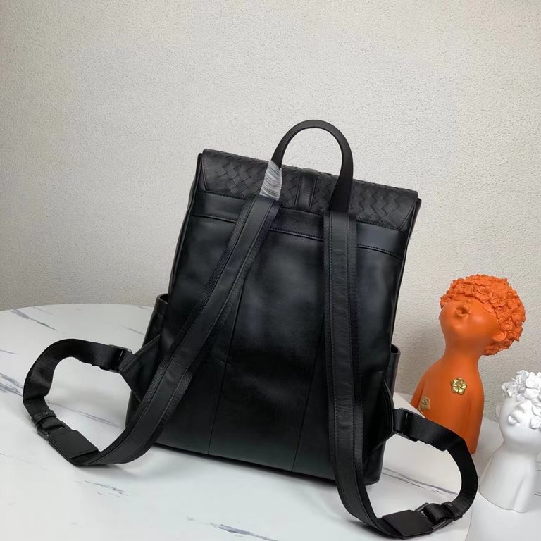 BV latest men's shoulder bag   original quality official synchronization using the top waxed tire cowhide feel awesome counter original hardware unique design style perfect to the extreme details of exquisite workmanship