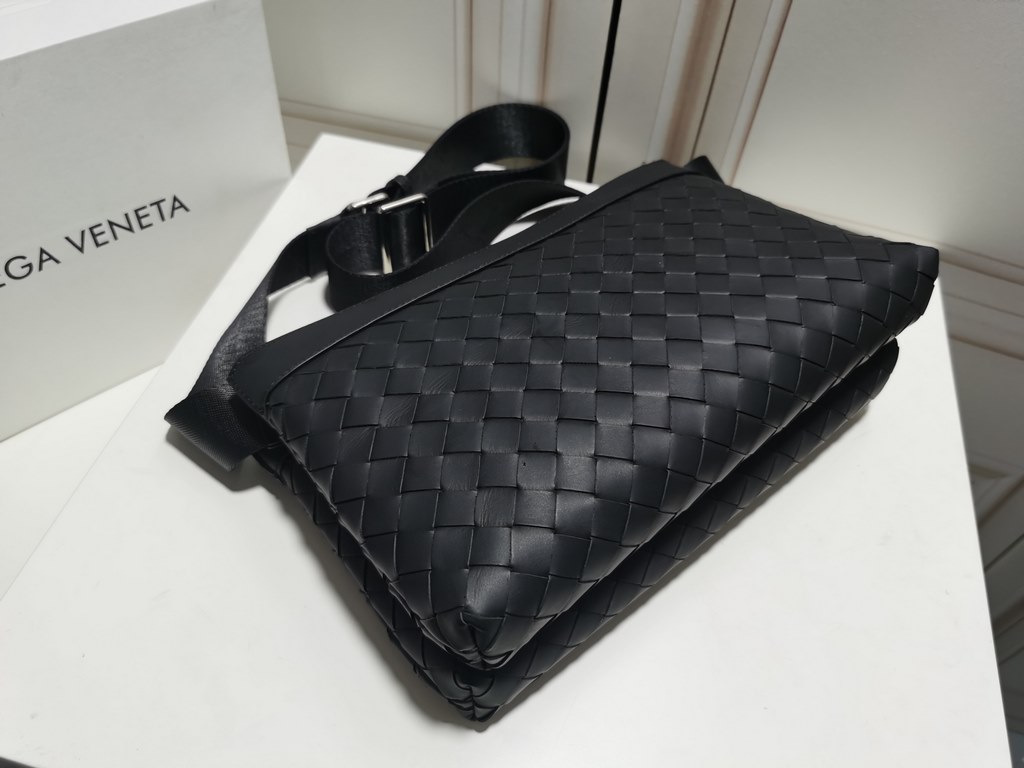 [BV original single waxed tire cowhide double bag bag] 2021 counter new! Graphite black, divided into two, 2 handbags assembled into a crossbody bag, free combination, practical and simple and generous. Size 26x17x8cm, s